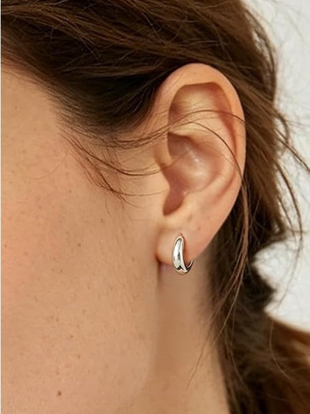 Minimal Silver Small Hoop Earrings - Elegant Everyday Huggies